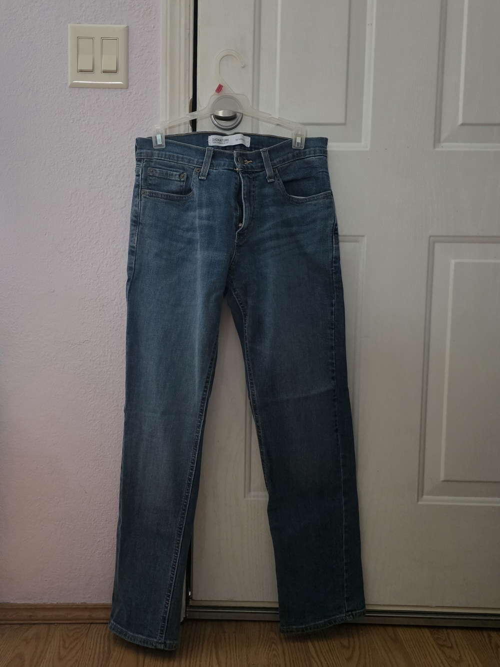 NWOT- Levis Signature 29x30 Relaxed Fit Men's Blue Jeans - Straight Leg Casual